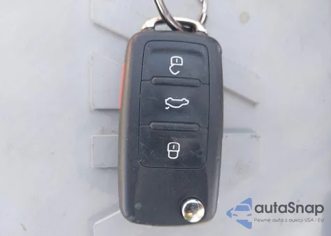 2015 Volkswagen Passat 1.8T S z USA, uszkodzony, nr VIN 1VWAT7A32FC010384